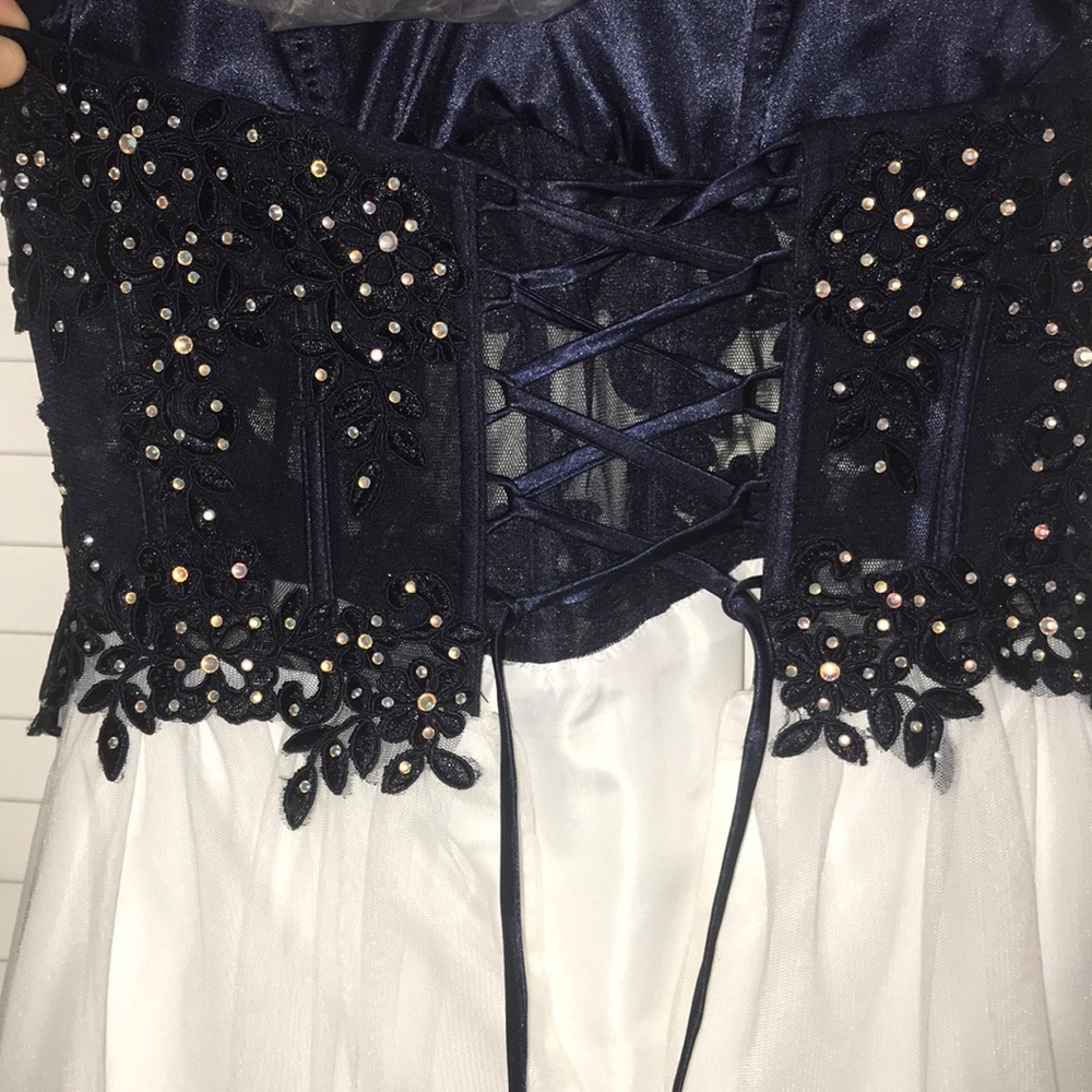 Dress - Picture 4 of 4